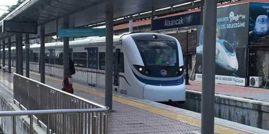 İzmir'de yük treni raydan çıktı