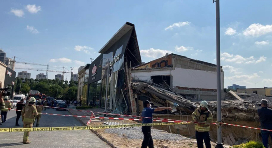 İstanbul İkitelli'de bina çöktü