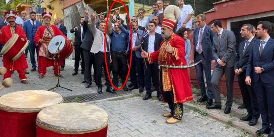 Kocaeli'de MHP etkinliğinde 'bozkurt' işareti yapan polise soruşturma