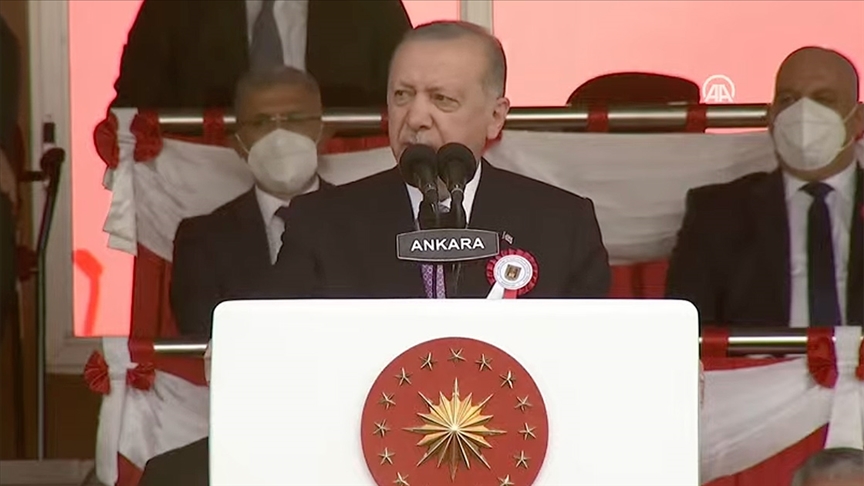 Cumhurbaşkanı Erdoğan: FETÖ'ye irtibatı olan 21 bin TSK mensubunun orduyla ilişkisi kesildi