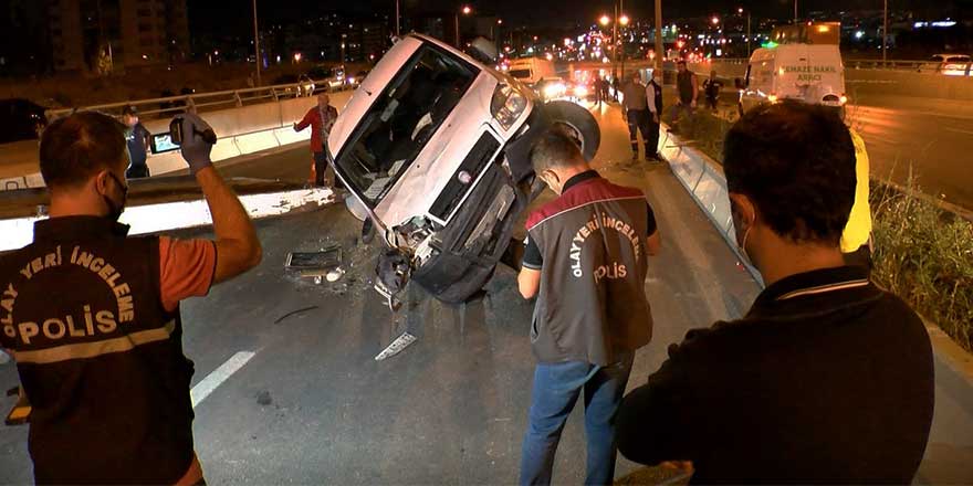 Trafiği yavaşlatmak isteyen adama iki araba birden çarptı