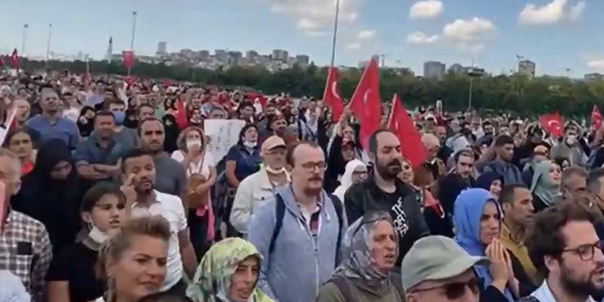 Aşı karşıtı mitingde skandal İstiklal Marşı hatası