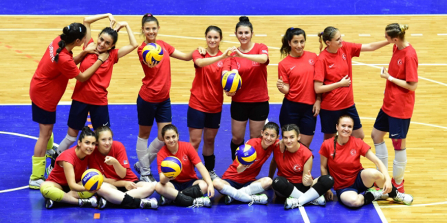 İşitme Engelliler Kadın Voleybol Milli Takımı'ndan altın madalya