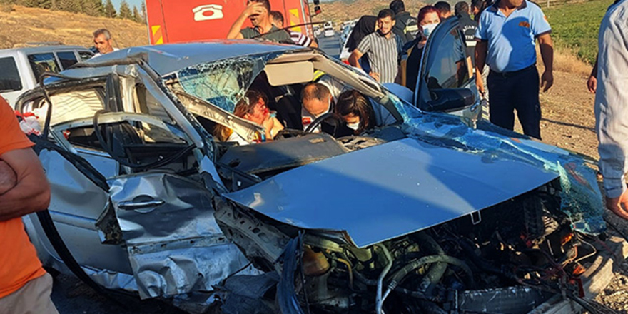 Gaziantep'te otomobil ile hafif ticari araç çarpıştı: 5 yaralı