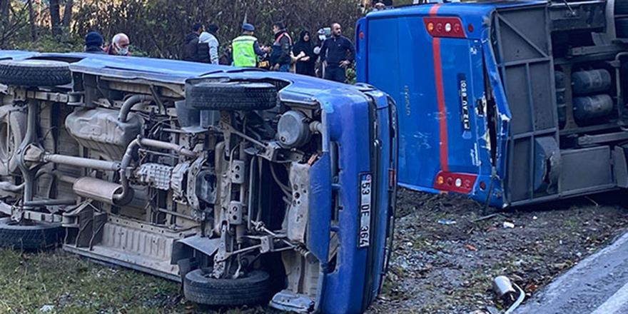 Rize'de cezaevi aracı devrildi