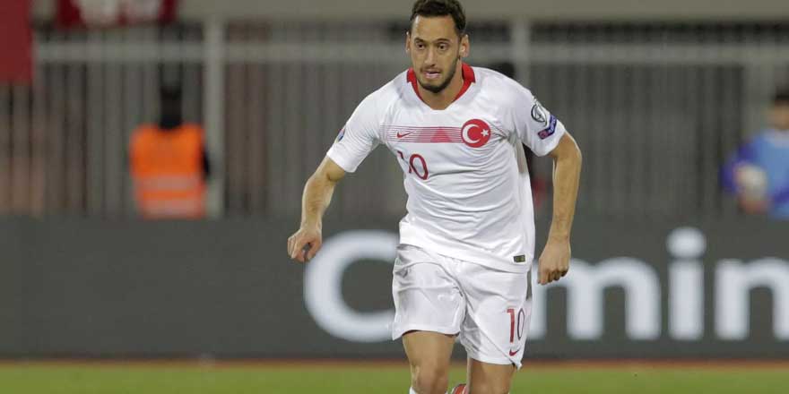 Hakan Çalhanoğlu'na tazminat davası