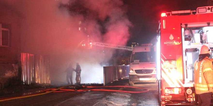 Kağıthane'de yangın, 4 işçi son anda kurtuldu