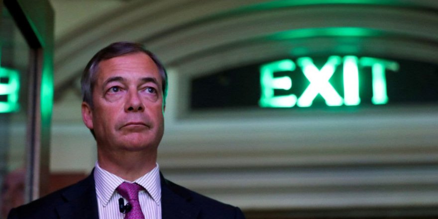 İngiliz politikacı Farage'a milkshakeli saldırı!