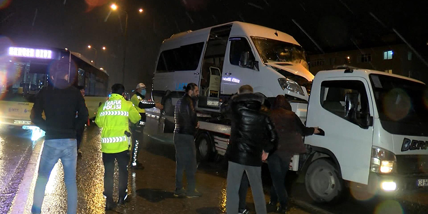 Kartal'da TIR'ın kaza yapmasıyla trafik yoğunluğu oluştu