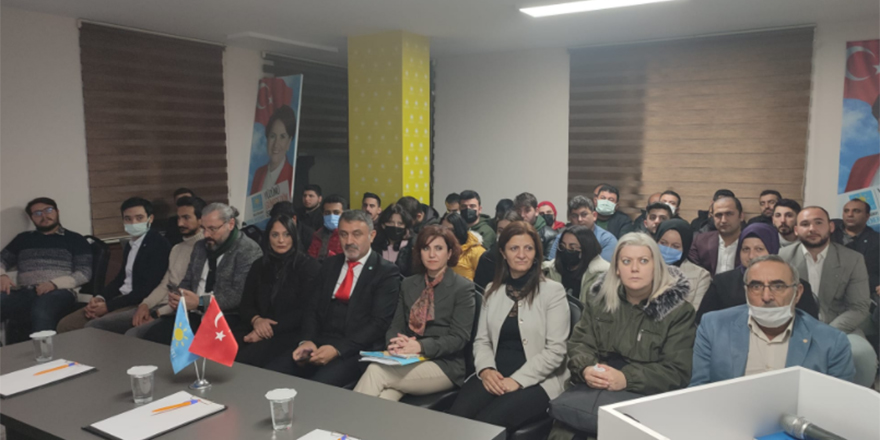 İYİ Parti Arnavutköy Gençlik Kolları'ndan şiir programı