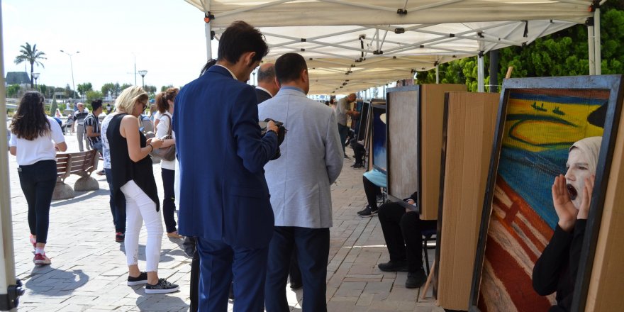 Ortaokul öğrencilerinden 'Canlı Portreler' sergisi