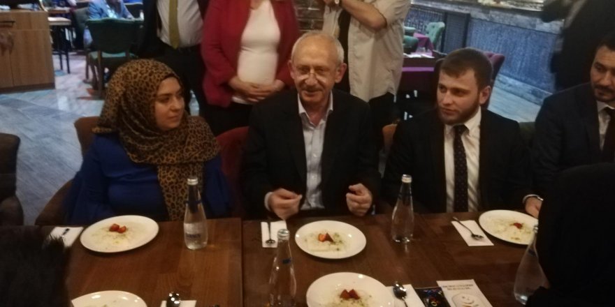 Kemal Kılıçdaroğlu iftarını İmam Hatiplilerle açtı