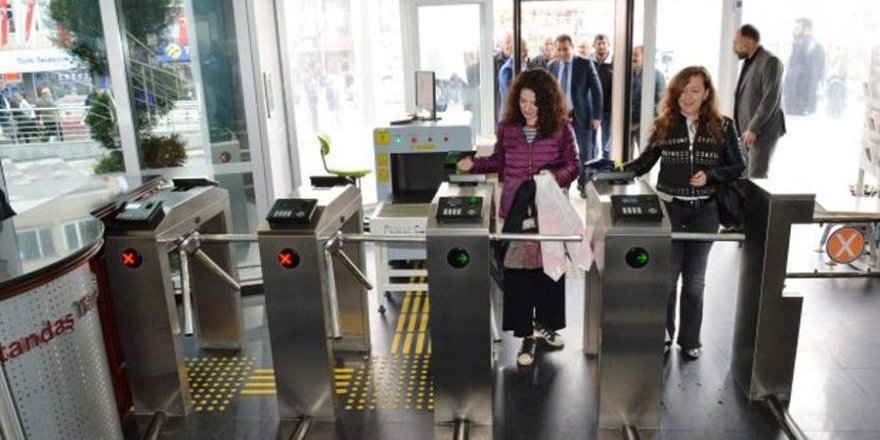 CHP’li başkan turnikeleri söktürdü!