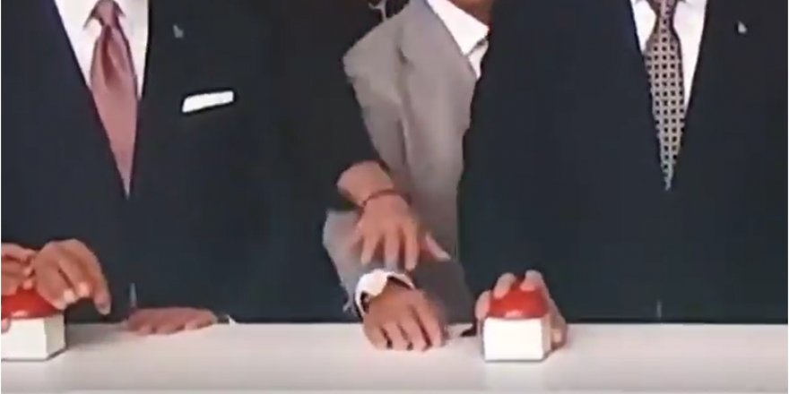 Egemen Bağış basacak buton bulamazsa!