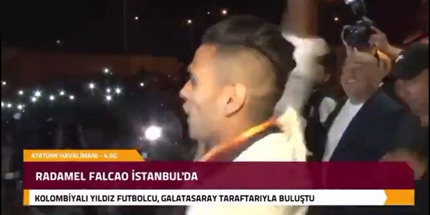 Falcao taraftara üçlü çektirdi