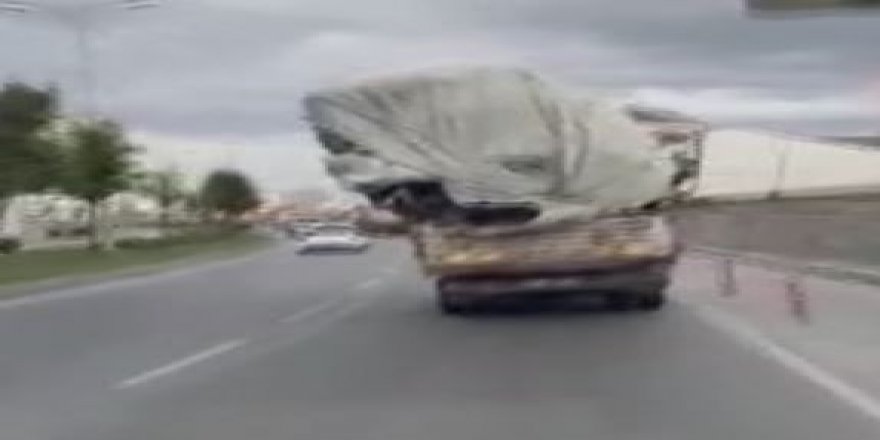 Sultangazi'de aşırı yüklü kamyonun tehlike saçan yolculuğu 