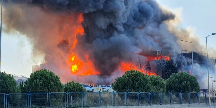 Tuzla'da korkutan yangın!