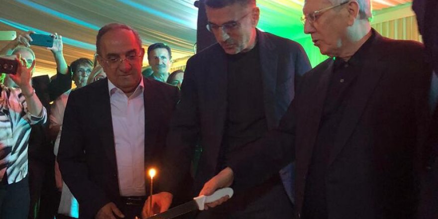 Olay doğum günü kutlaması!