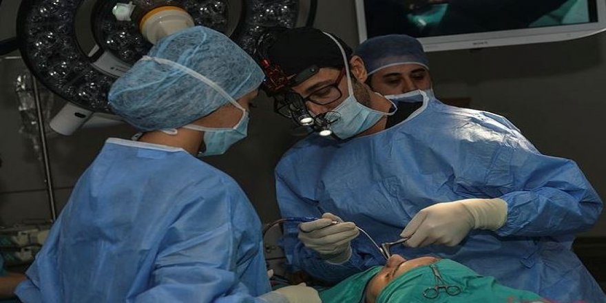 Türk doktor ameliyat etti, 350 yabancı doktor izledi