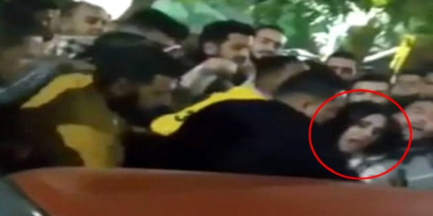 Aralarına aldıkları kadını defalarca taciz ettiler!