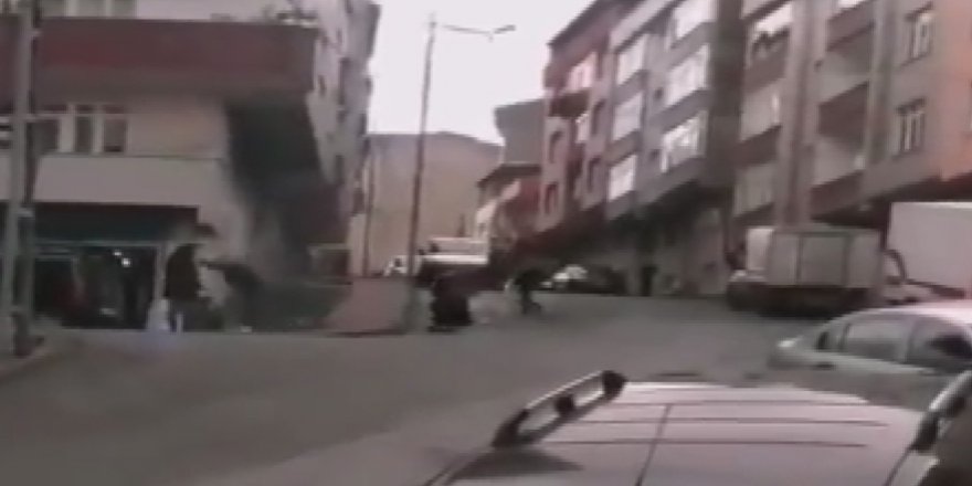 Gaziosmanpaşa'da sokak ortasında kadını sopayla dövdü