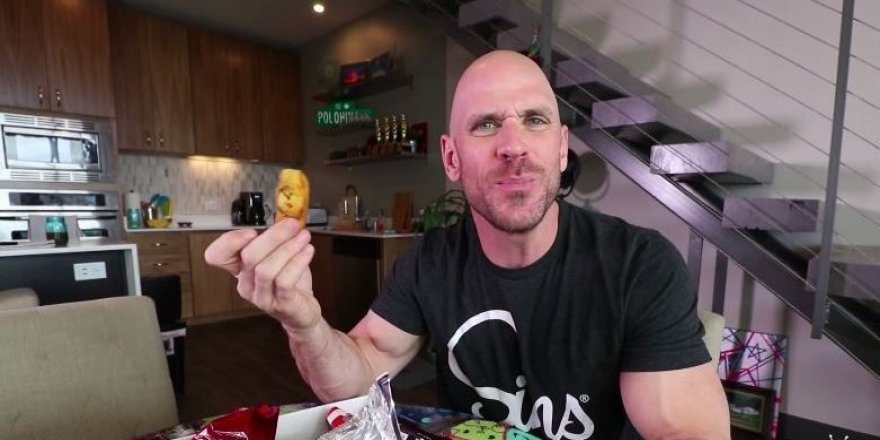 Dünyaca ünlü porno yıldızı 'Erik Dalı' oynadı