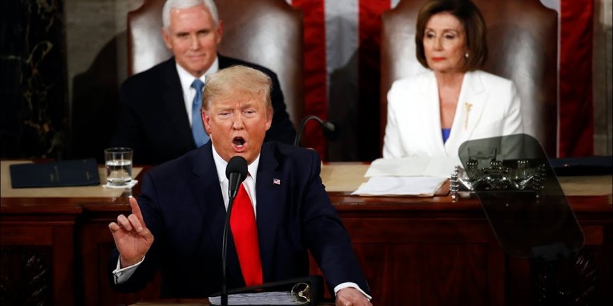 Herkes Trump'ı ayakta alkışlarken Pelosi'den dikkat çeken hareket!