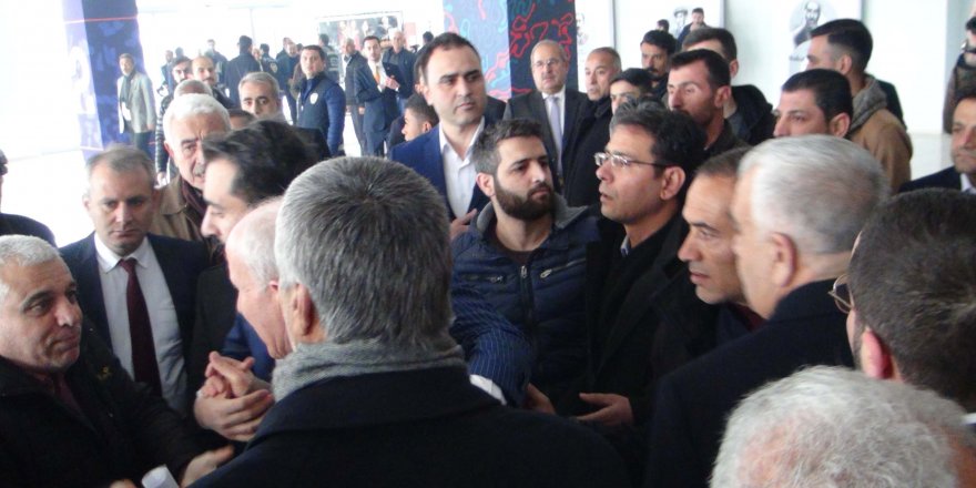 Şanlıurfa'daki CHP kongresinde arbede: Salona çevik kuvvet girdi