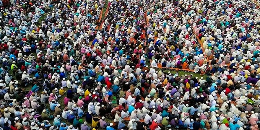 Bangladeş'te on binlerin 'korona virüs duası'