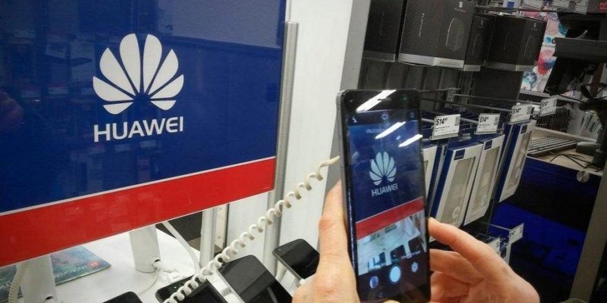 Huawei’ye bir darbe de Facebook’tan geldi!