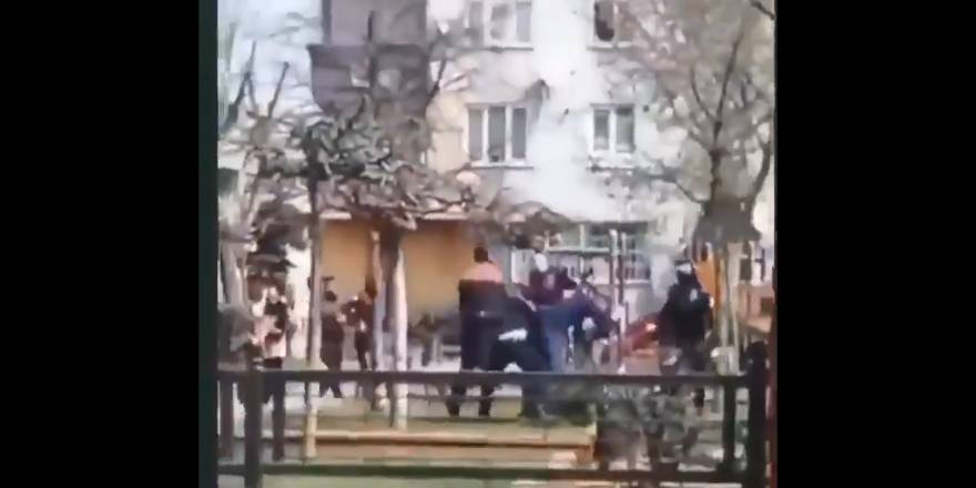 Sokağa çıkma yasağına uymayan grup polise saldırdı