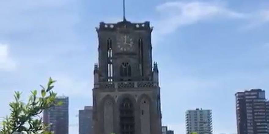 Kilisede Aşık Veysel türküsü