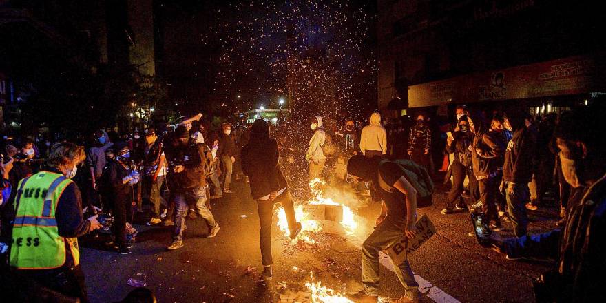 ABD'de George Floyd protestoları: 16 eyalette sokağa çıkma yasağı ilan edildi
