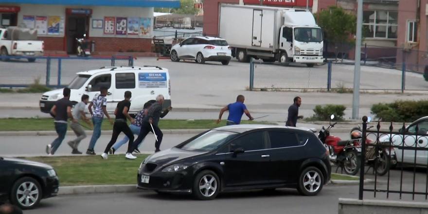 Yeşil ışık  yanar yanmaz korna çalınca...