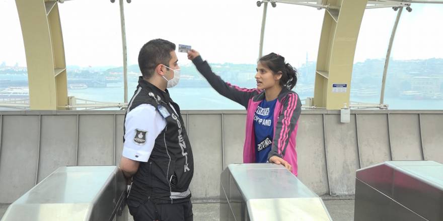 Metroya maskesiz binmek istedi, ortalığı birbirine kattı