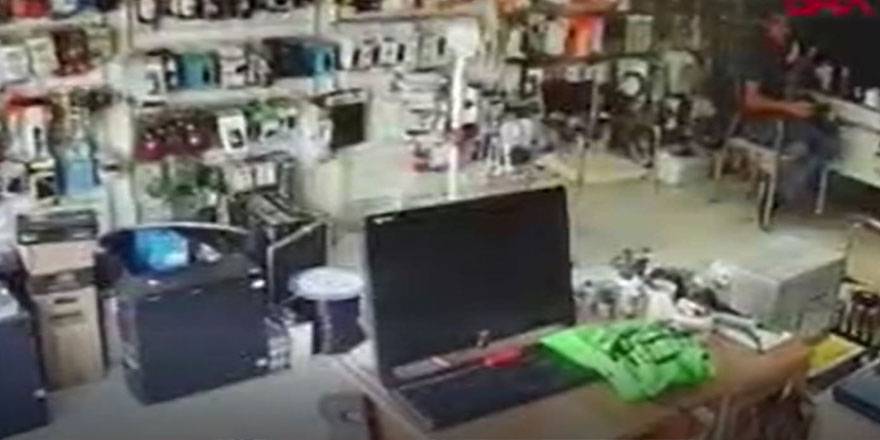 Depreme dükkanında yakalandı