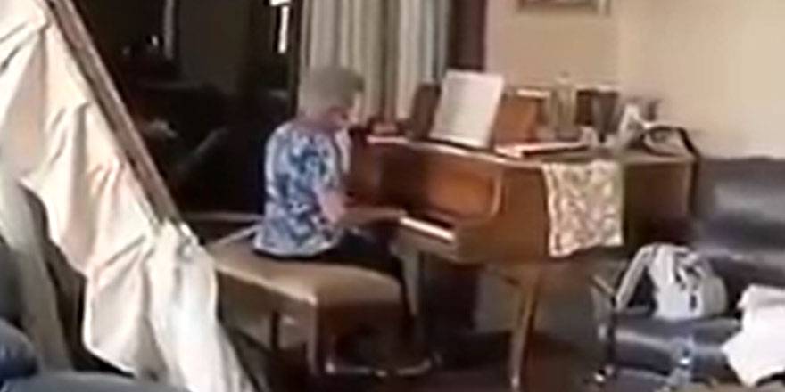 Enkazın içinden böyle veda etti