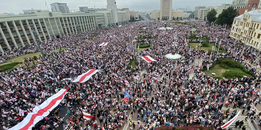 Polis "izinsiz" dedi ama... Yok böyle bir kalabalık!