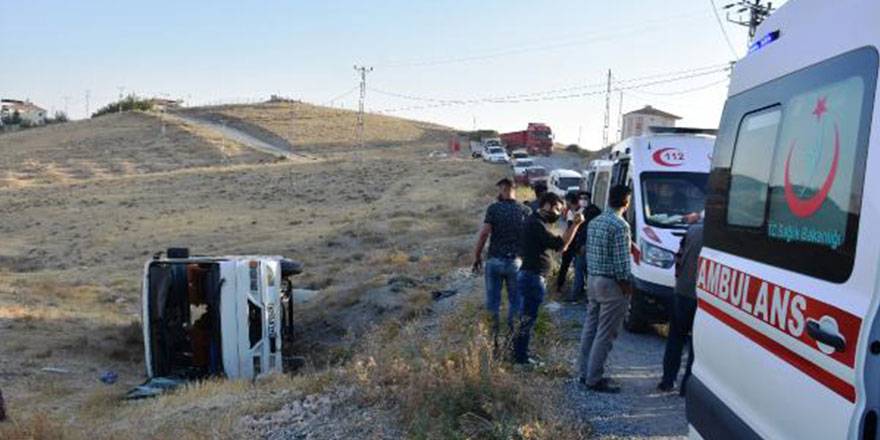 İşçi servisi devrildi! 14 yaralı