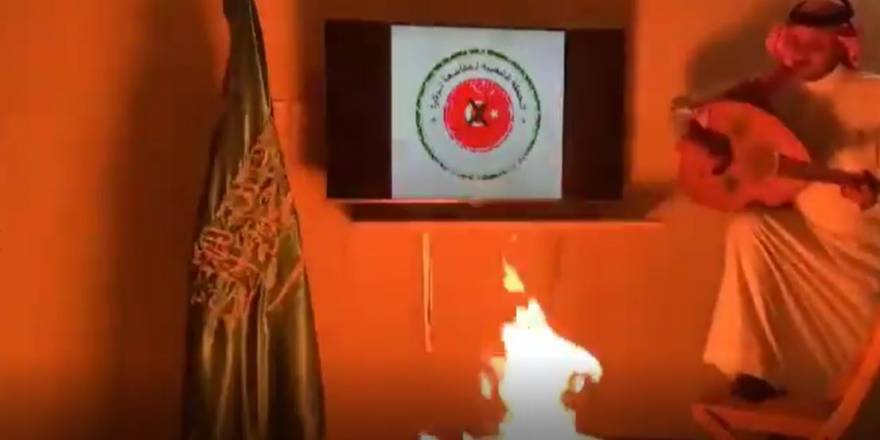 Arap vatandaş Türk sazını yaktı