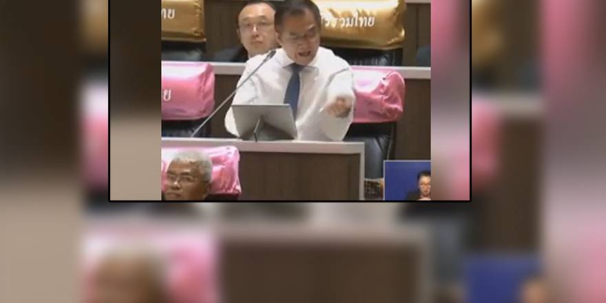 Tayland'da milletvekili Meclis'te kolunu kesti