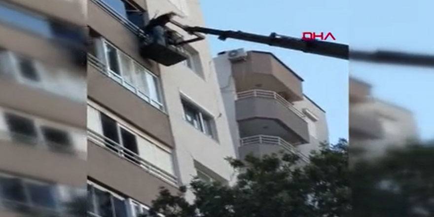 Depremde mahsur kalanlar kurtarılıyor