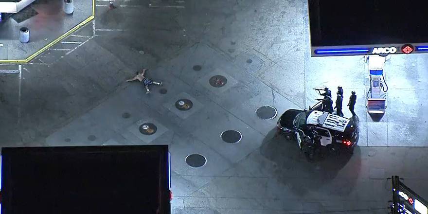 Los Angeles'te silahlar konuştu