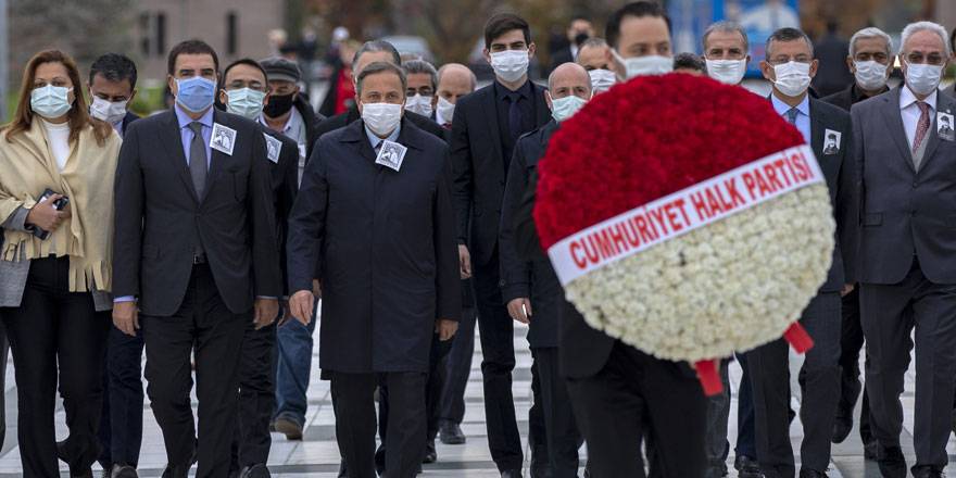 CHP heyeti ölüm yıldönümünde Bülent Ecevit'i andı