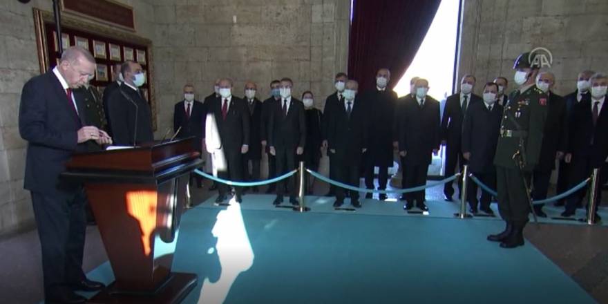 Devlet erkanı Ata'nın huzurunda