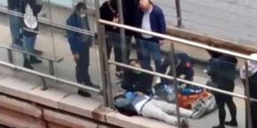 Tramvay beklerken kalp krizi geçirdi