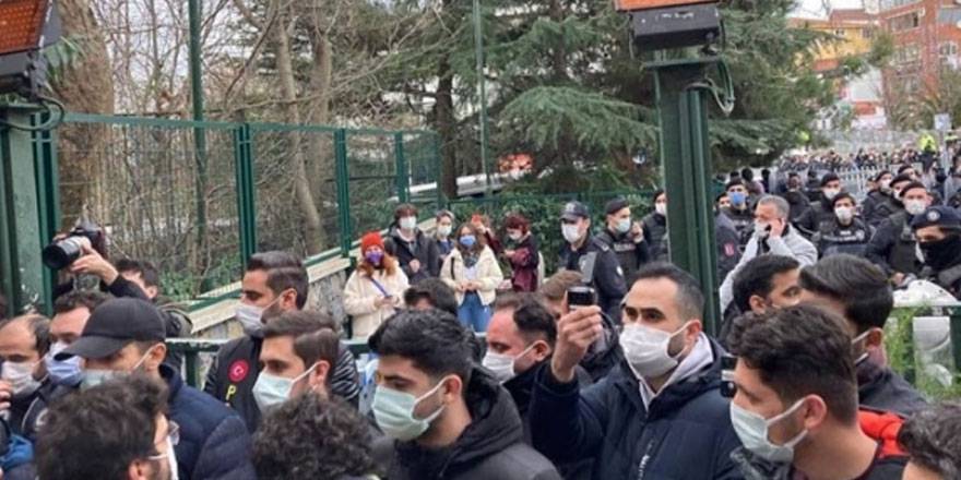 Boğaziçili çok sayıda öğrenci gözaltına alındı