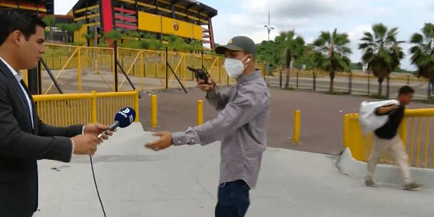 Canlı yayında gasp dehşeti!