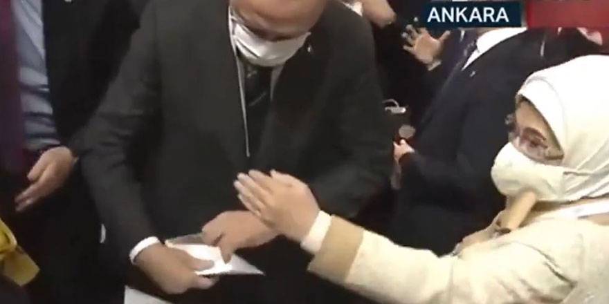AKP Kongresi'nde Emine Erdoğan'ın sinirlendiği anlar