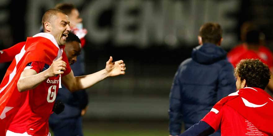 Burak Yılmaz şampiyonluğu kiminle kutladı?